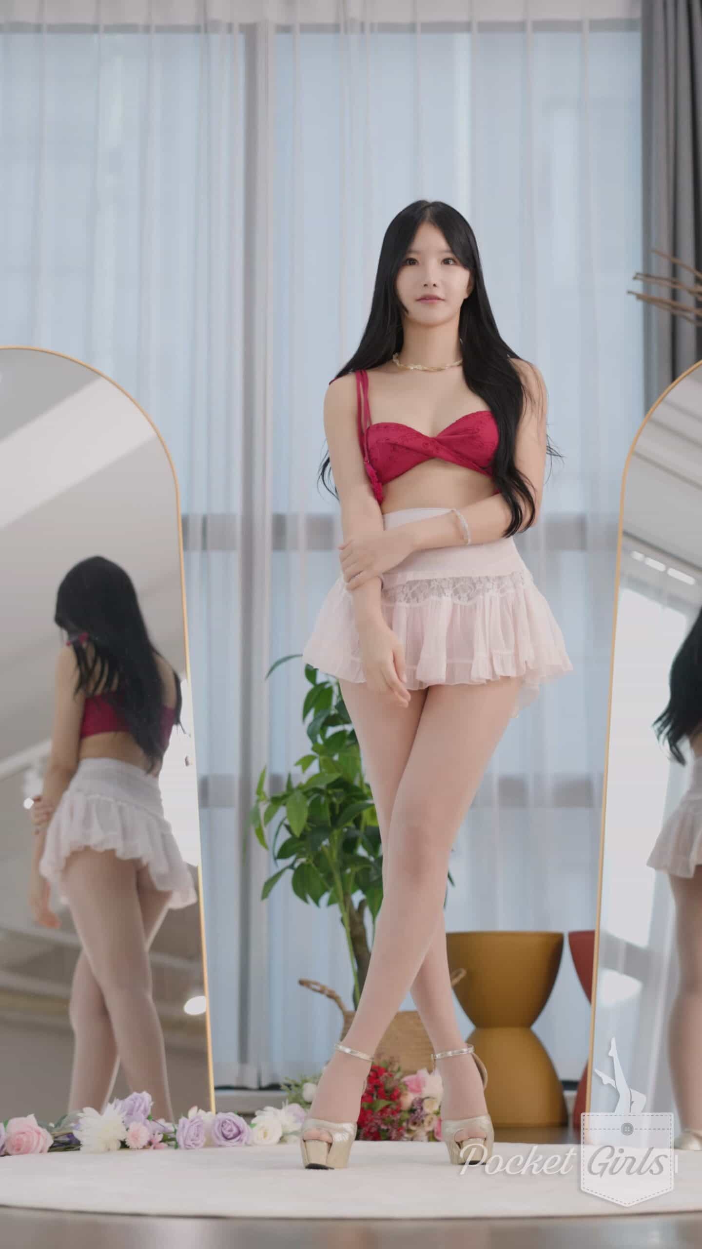 Red Bandeau Bralette, Yeonji, Pocket Girls, 연지, 포켓걸스 #00385