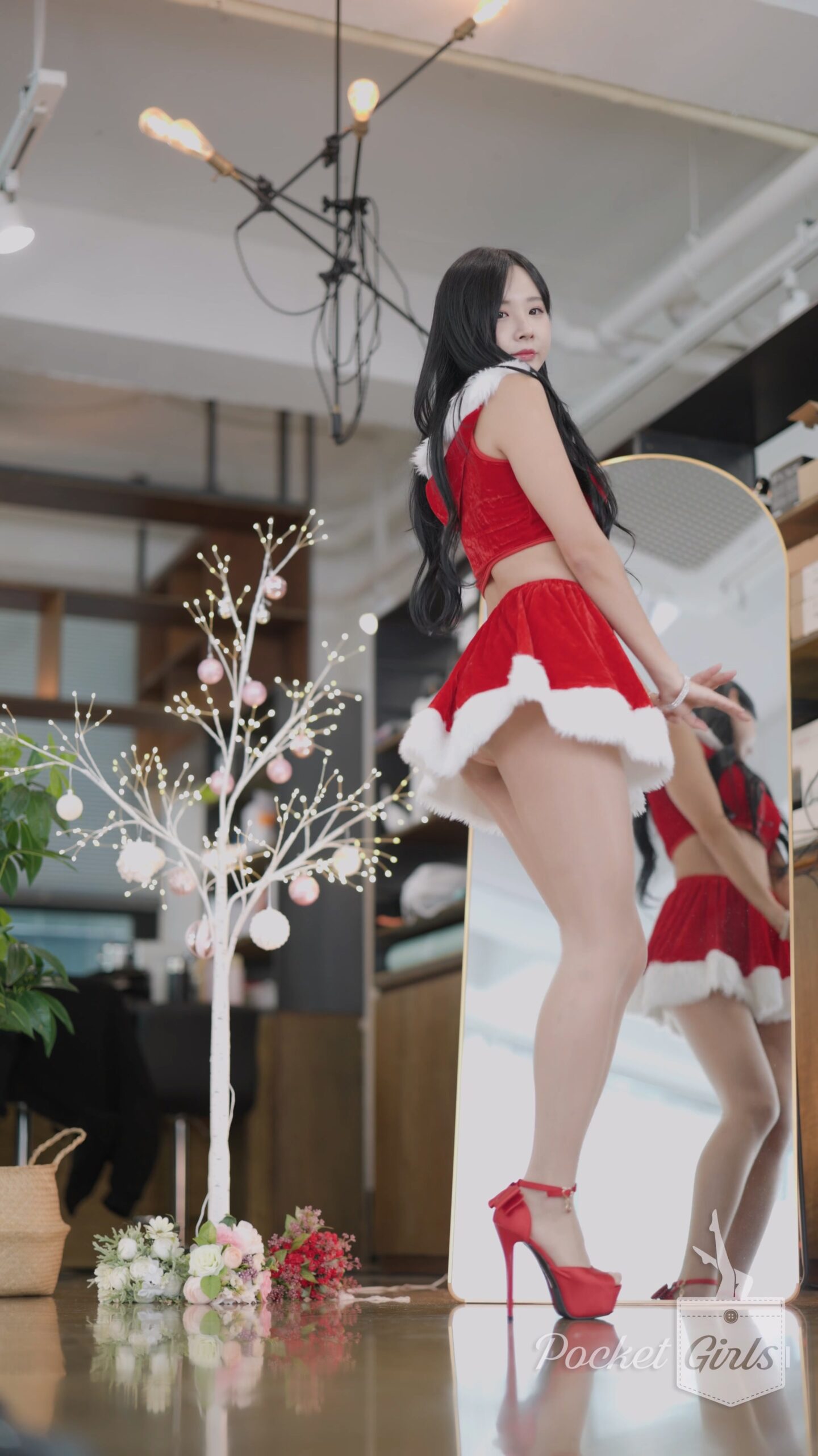 Enchanting Santa Girl Dance, Habin, Part.3b - #1084