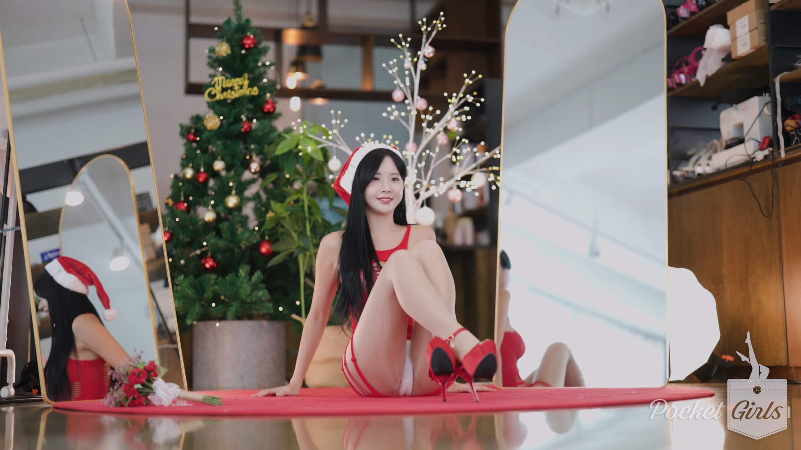 Red Santa Girl Dance, Habin, Part.2 - #1095